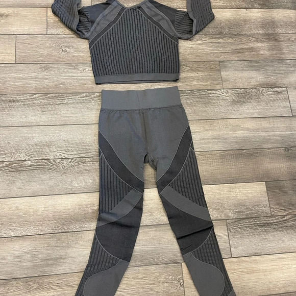 NWT Seamless Workout set -Stylist Grey Long Sleeve Top & High waisted Leggings S - Picture 5 of 5